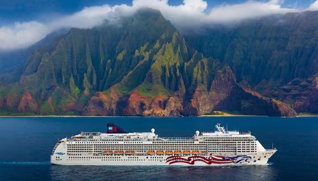 cruise ship off Hawaii coast