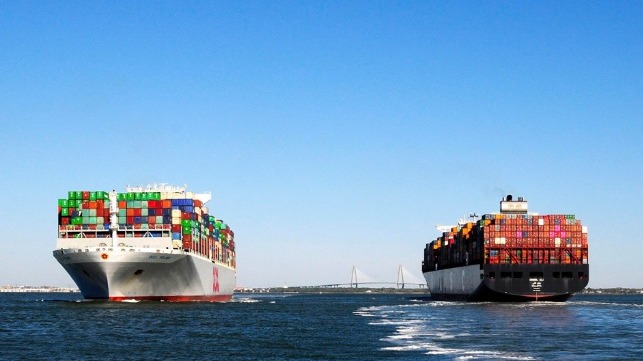 containerships passing